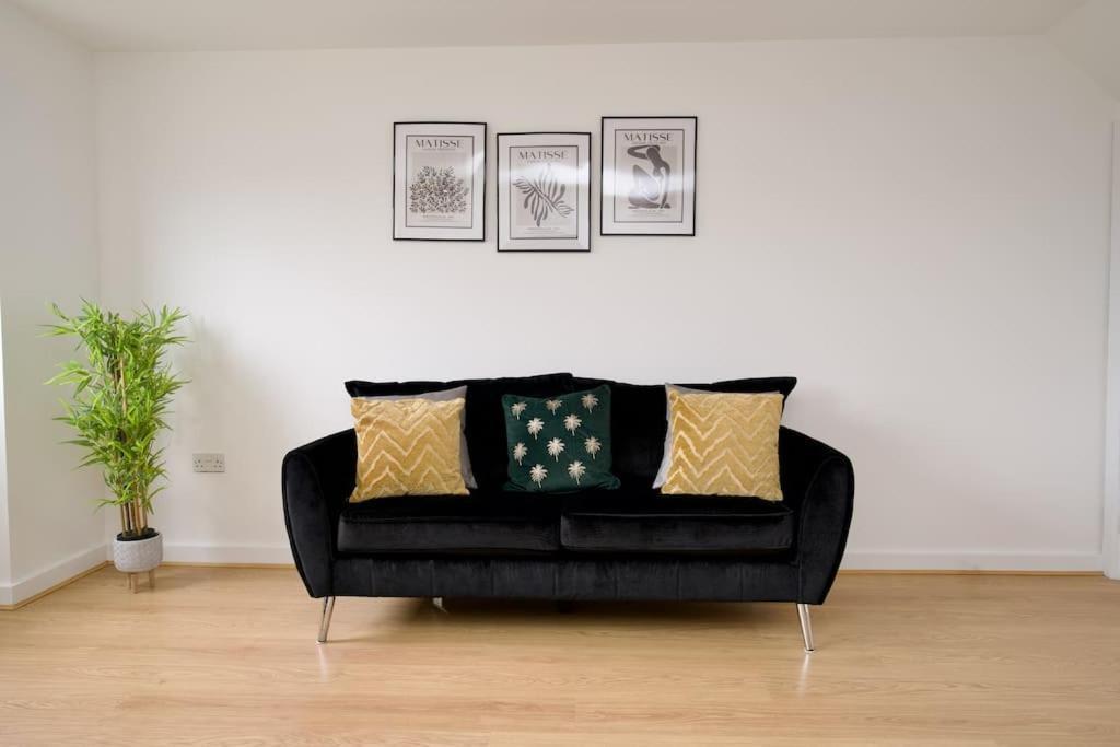 Highley'S Nest - Fully Furnished Gem, Free Private Parking, Sky Tv & Netflix Villa Coventry Dış mekan fotoğraf