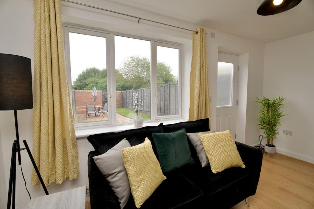 Highley'S Nest - Fully Furnished Gem, Free Private Parking, Sky Tv & Netflix Villa Coventry Dış mekan fotoğraf